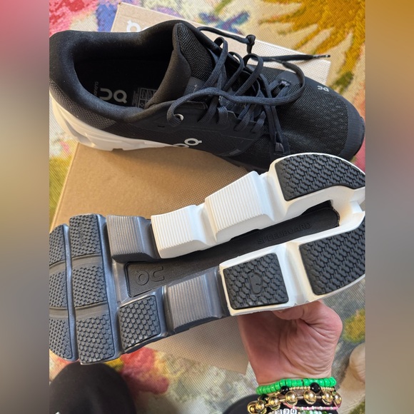 Woman’s Size New in box! Cloudflyer - Picture 2 of 4